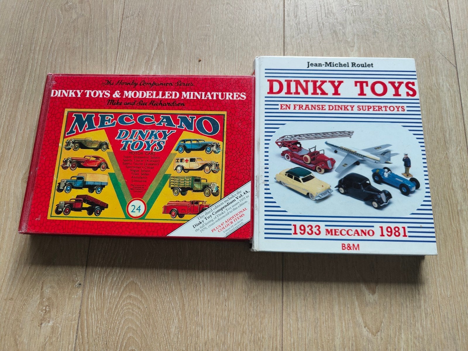 2 boeken Corgi Toys en Dinky Toys, Ophalen of Verzenden, Gelezen