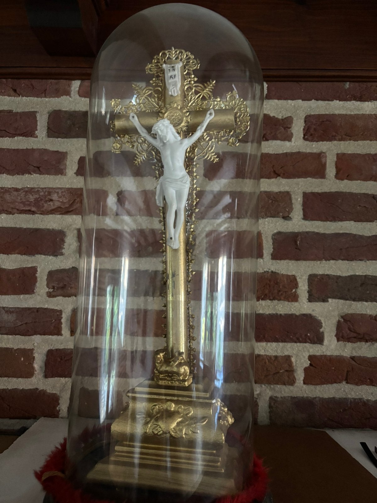 Jezus beeld onder stolp, Ophalen