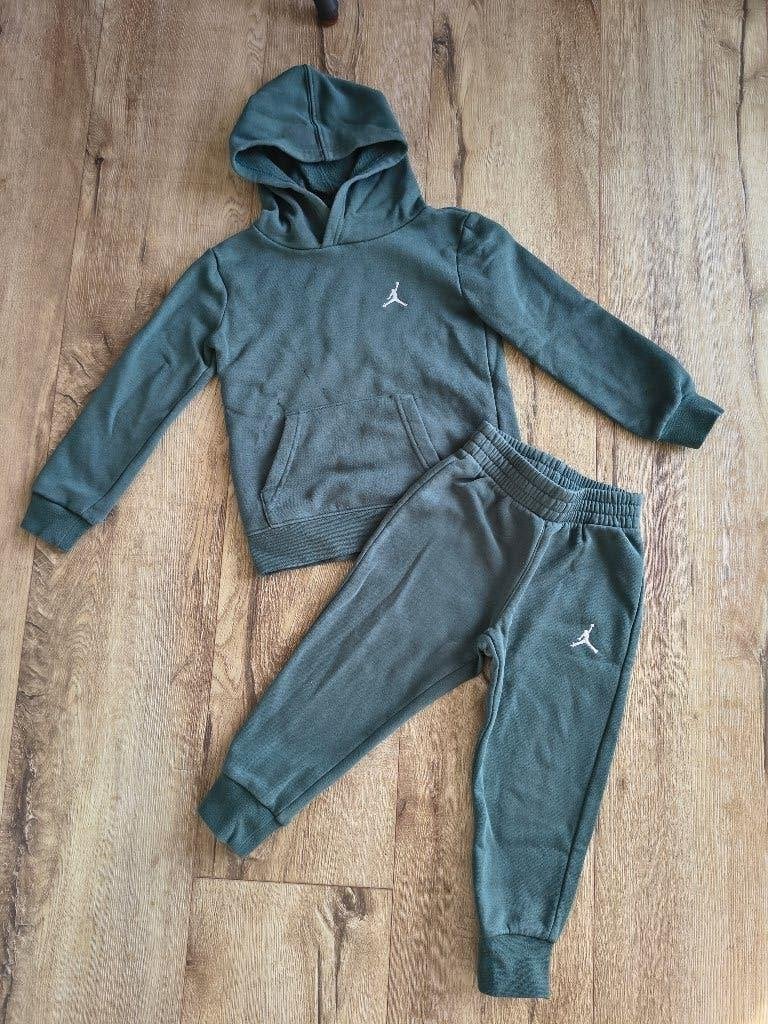 Prachtig groen blauw joggingpak van Jordan, maat 92-98. Set., Gebruikt, Onb, Ophalen of Verzenden, Onb