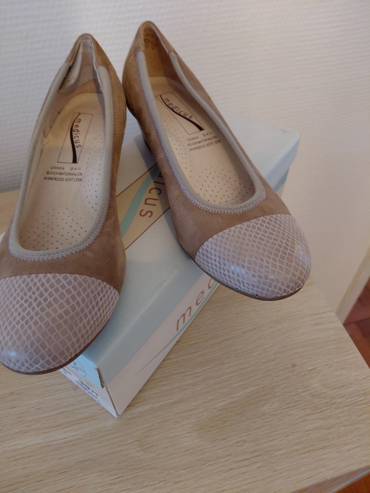 Dames schoen van medicus/maat 4,5, Ophalen, Zo goed als nieuw, Zwart, Sneakers of Gympen