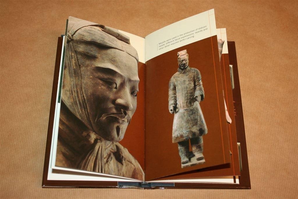 Warriors of Ancient China - May Holdsworth, Boeken, Ophalen of Verzenden, Zo goed als nieuw, Azië
