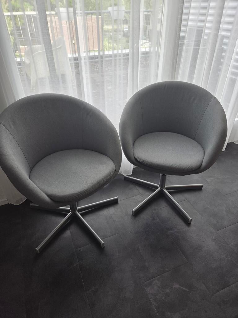 2 grijze kuipstoelen, Ophalen, Stof, 50 tot 75 cm