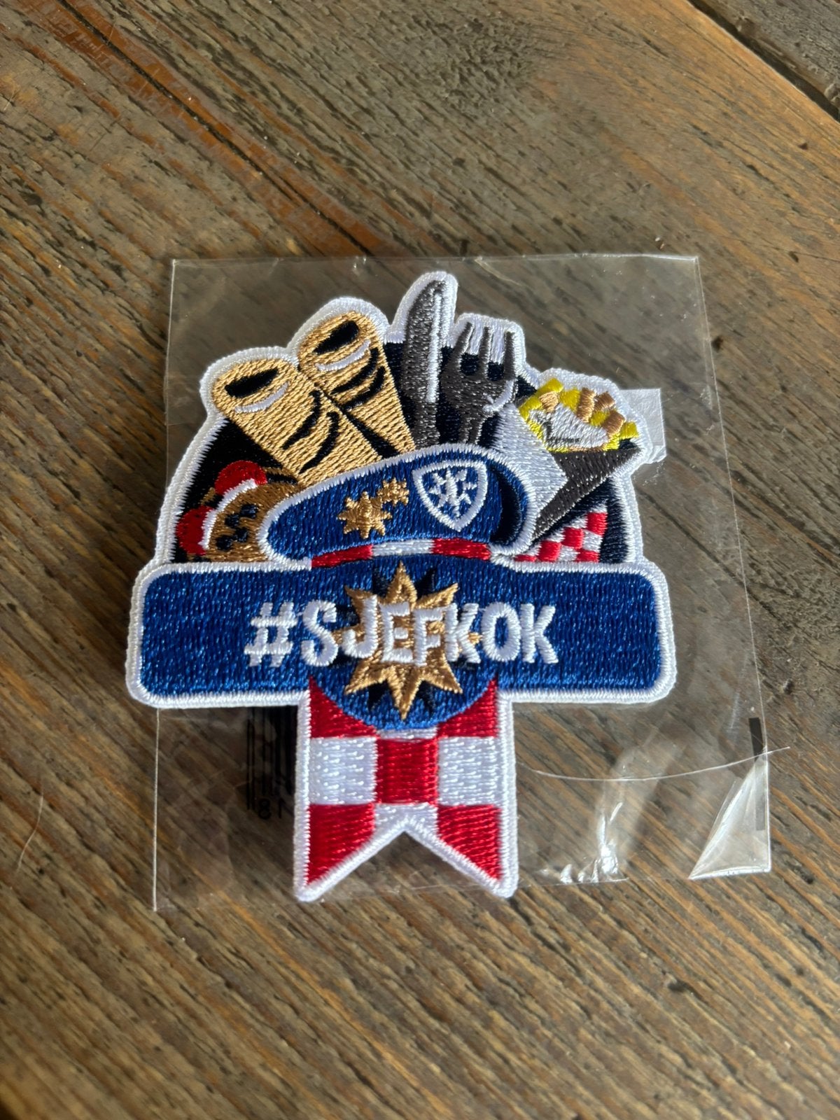 New: Geborduurde carnavals embleem #SJEFKOK 5€, Ophalen of Verzenden, Nieuw, Jongen of Meisje