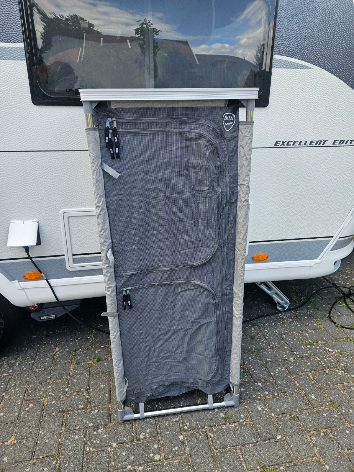 DEFA Campingkast met 3 planken en ophangstang, Ophalen, Zo goed als nieuw
