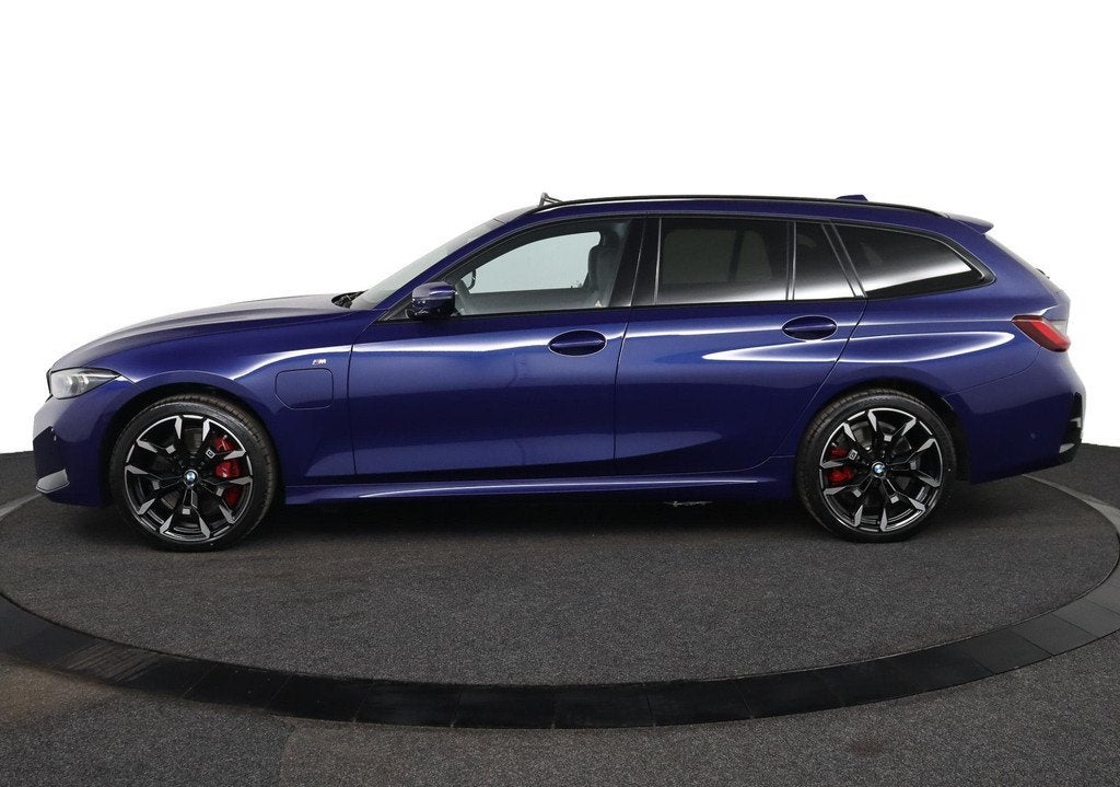 BMW 3-serie Touring 330e M-Sportpakket Pro | Interlagos-Blau, 1998 cc, Achterwielaandrijving, Gebruikt, 4 cilinders