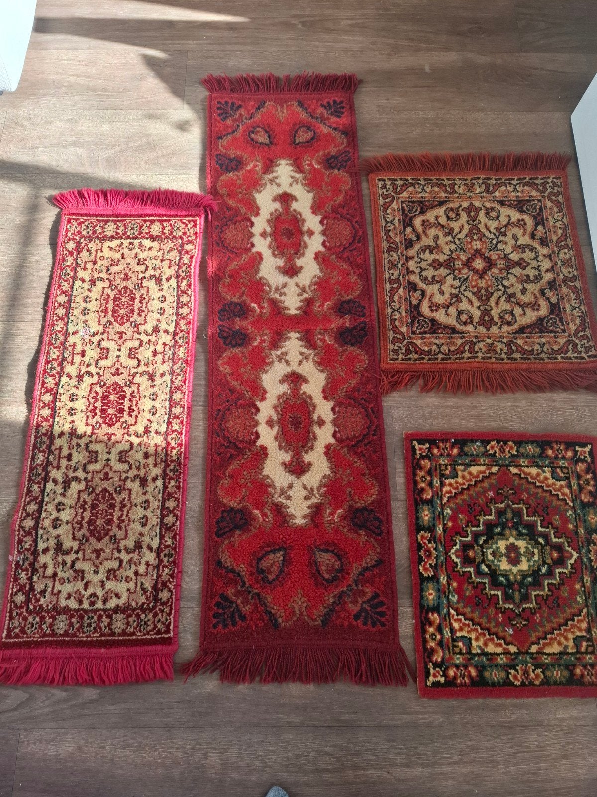 Set van 4 vintage tapijten/lopers in rood en beige, Gebruikt, 100 tot 150 cm, Vintage, Klassiek, Rood