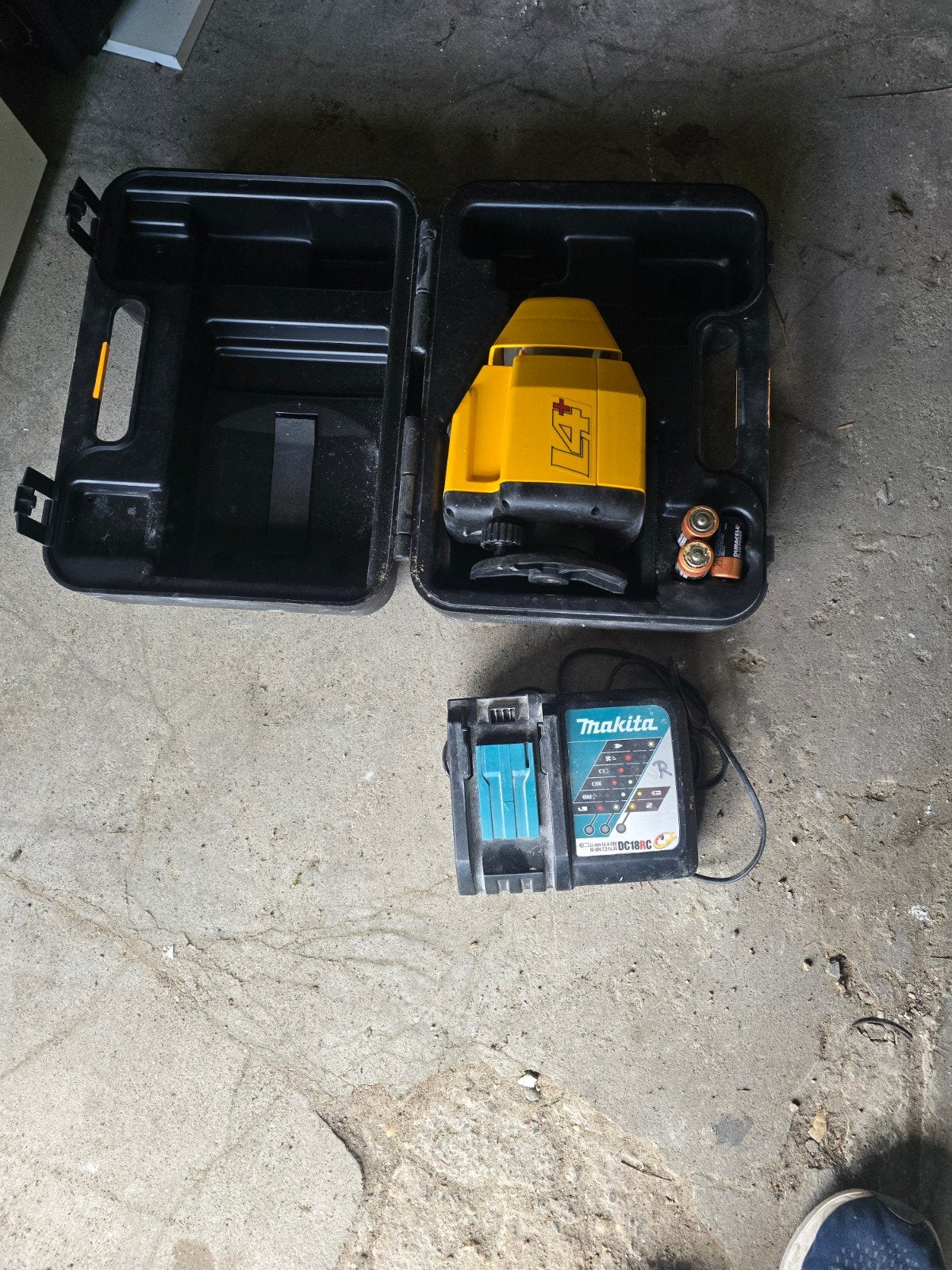 L4+ Laserwaterpas met Makita Oplader, Doe-het-zelf en Verbouw, Gereedschap | Handgereedschap, Ophalen of Verzenden, Gebruikt, Waterpas