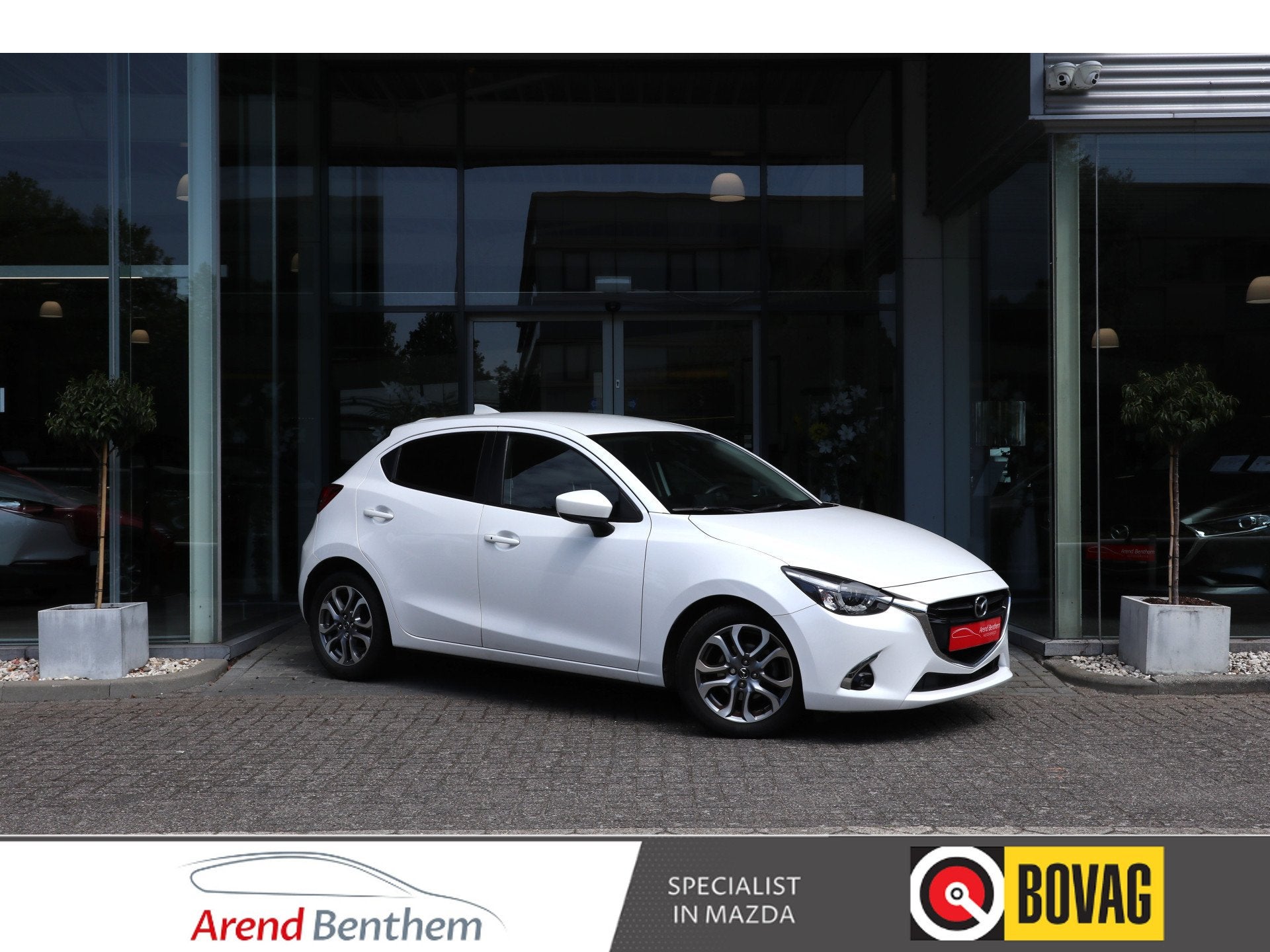 Mazda 2 1.5 Skyactiv-G GT-M Black Suede Camera / Navi / Clim, Auto's, Voorwielaandrijving, 12 maanden, Euro 6, Wit