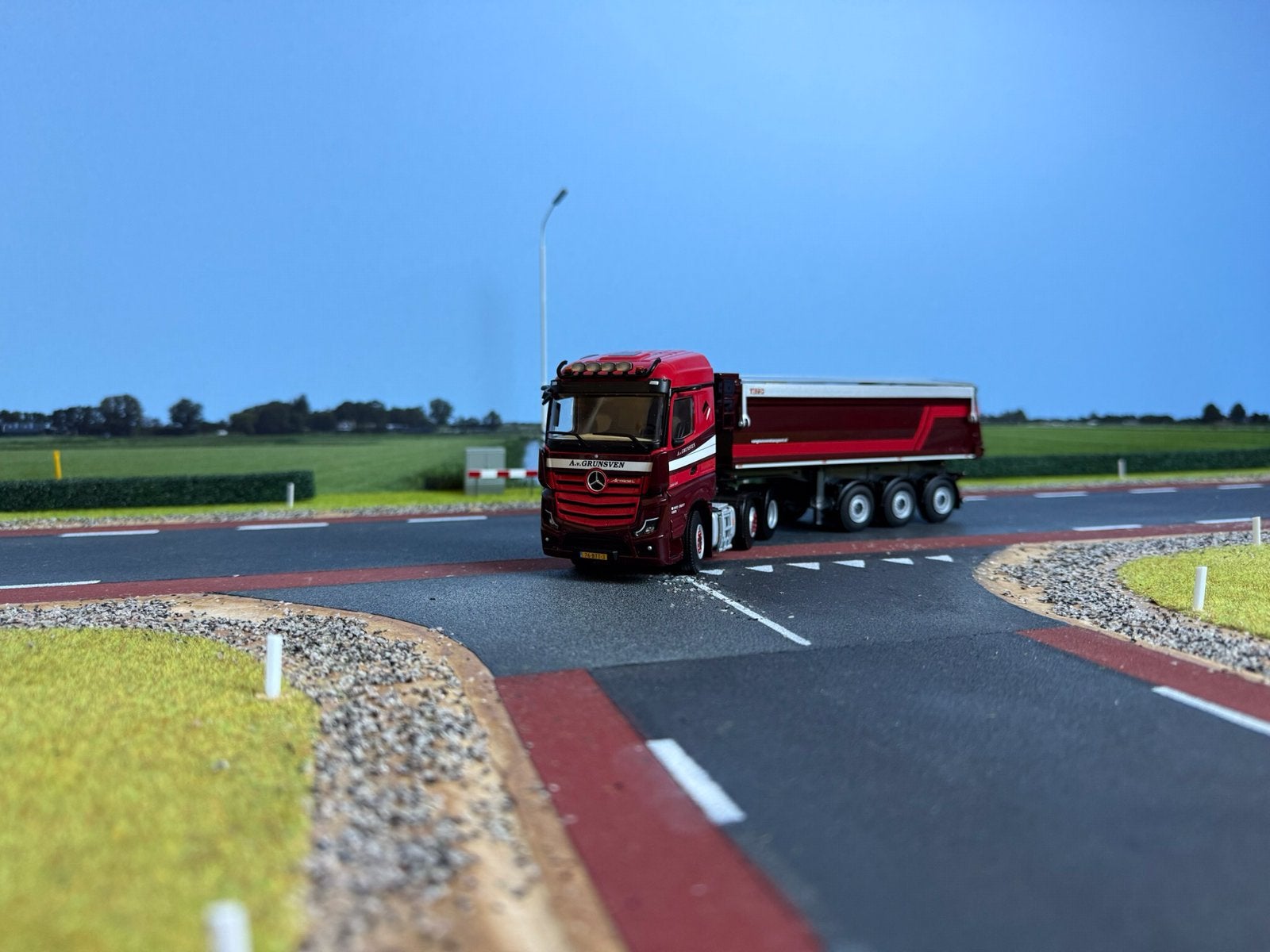 WSI Mercedes Actros 2545 MP5 3-as kiepopl. V. Grunsven 1:50, Hobby en Vrije tijd, Modelauto's | 1:50, Ophalen of Verzenden, Nieuw