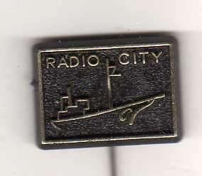 Speldje RADIO CITY ZENDSCHIP ZEEZENDER (A4), Ophalen of Verzenden, Gebruikt, Overige onderwerpen