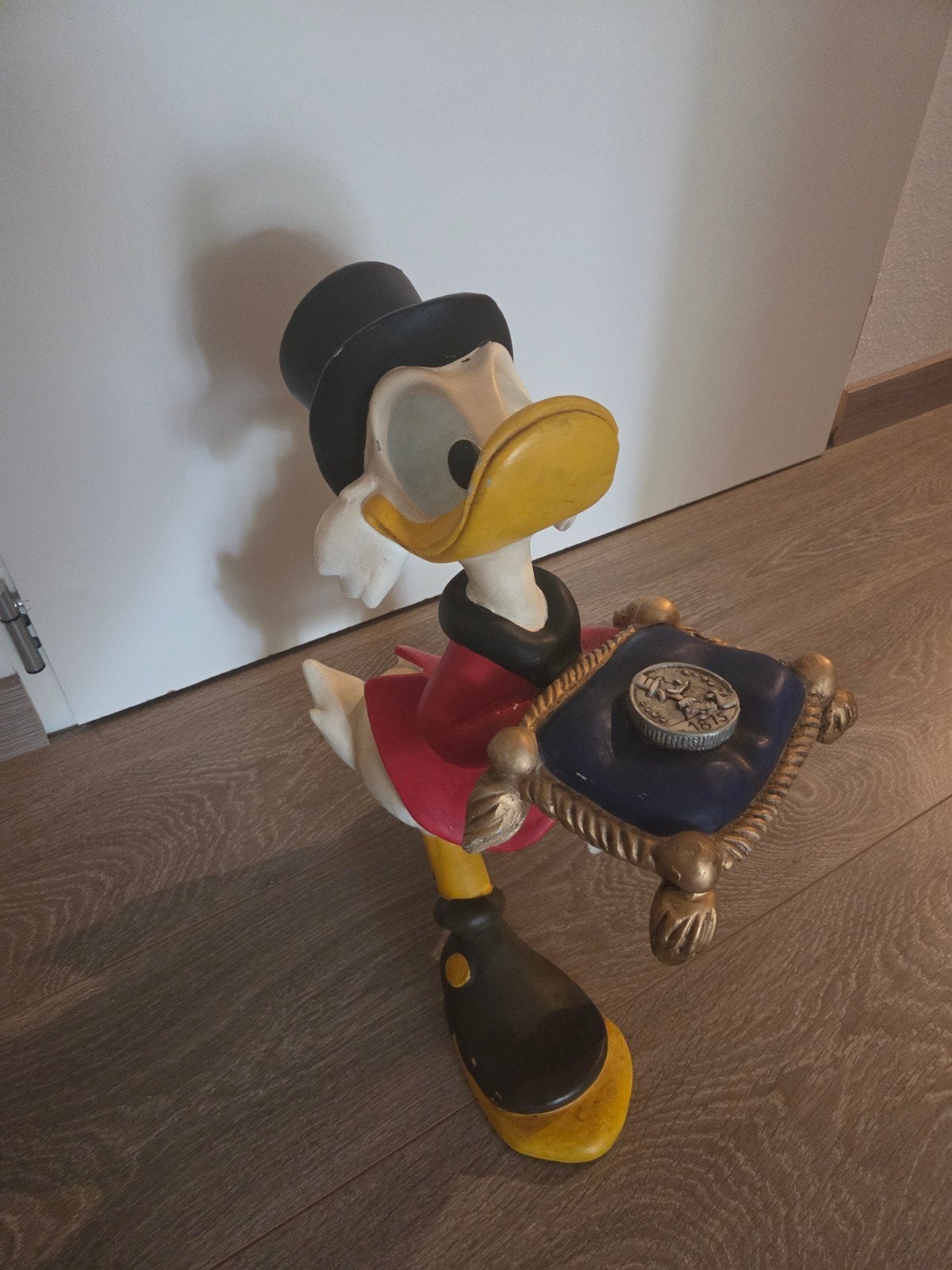 Groot Dagobert Duck beeld met munt, Ophalen, Donald Duck, Gebruikt, Beeldje of Figuurtje