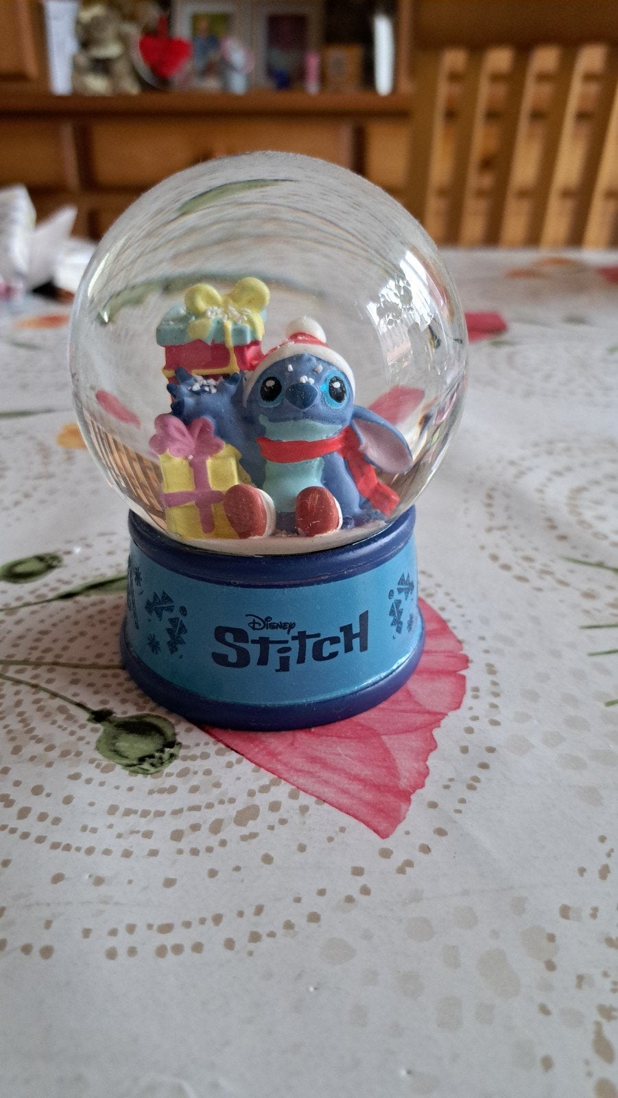 Disney Stitch Kerst Sneeuwbol - Zo goed als nieuw, Verzamelen, Ophalen, Overige figuren, Zo goed als nieuw, Beeldje of Figuurtje