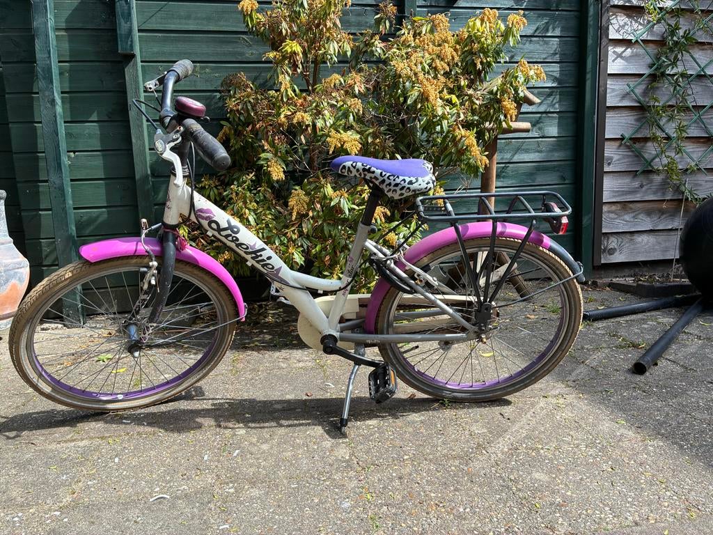 Leuke Loekie kinderfiets 22 inch - paars/wit, Fietsen en Brommers, Fietsen | Meisjes, Ophalen, Terugtraprem, 22 inch, Gebruikt
