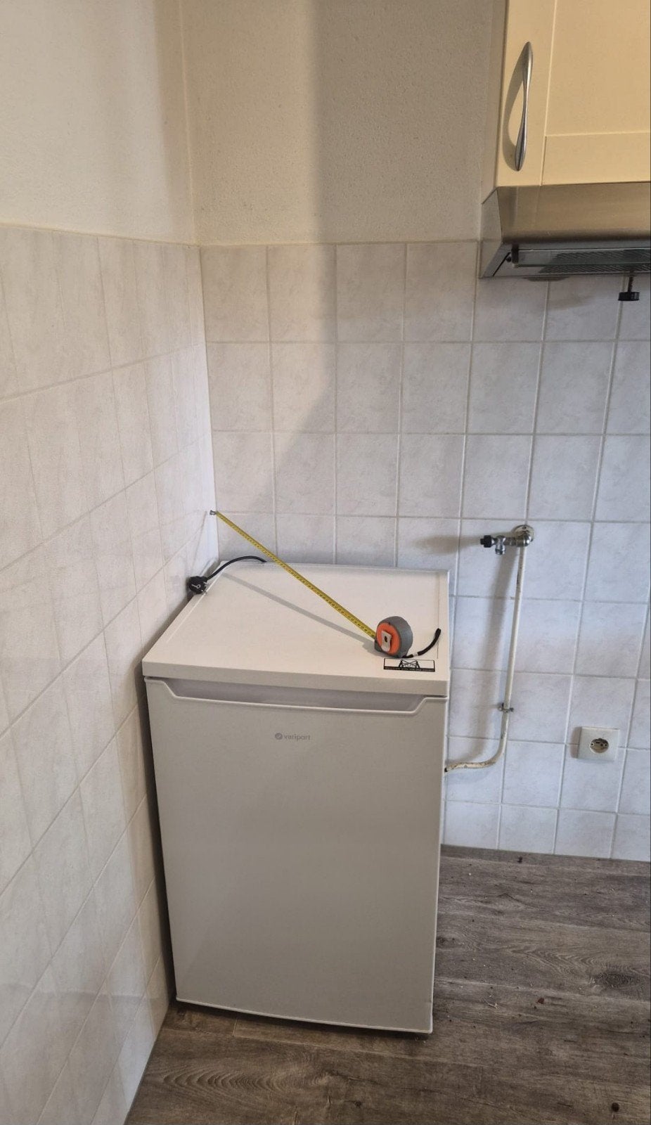 Compacte koelkast met vriesvak - Ideaal voor kleine ruimtes, Witgoed en Apparatuur, Koelkasten en IJskasten, Ophalen, Minder dan 85 cm
