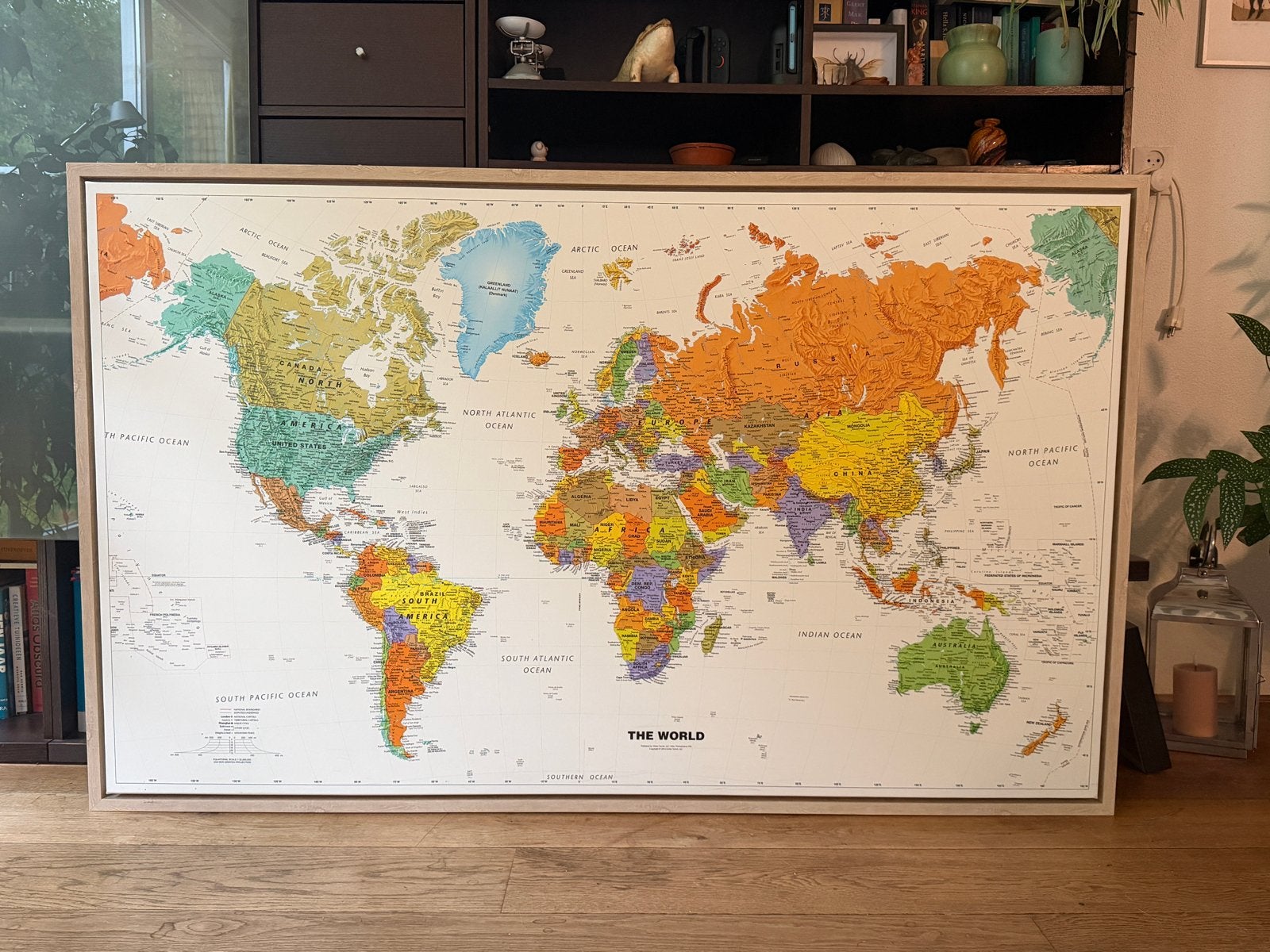 Grote Wereldkaart met mooie baklijst - 156x96 cm, Ophalen, 125 cm of meer, Zo goed als nieuw, Foto of Poster