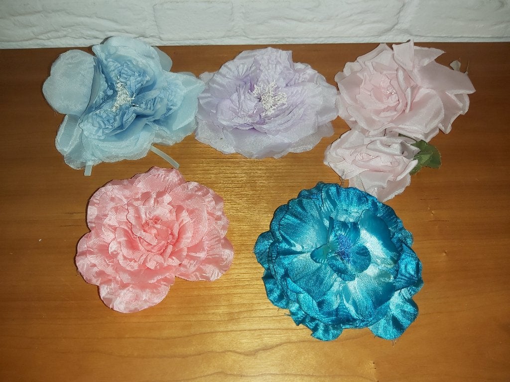 Mooie nieuwe grote bloemen van stof set (B) hoeden decoratie, Ophalen of Verzenden, Nieuw, Meerdere media, Kunst en Creatief
