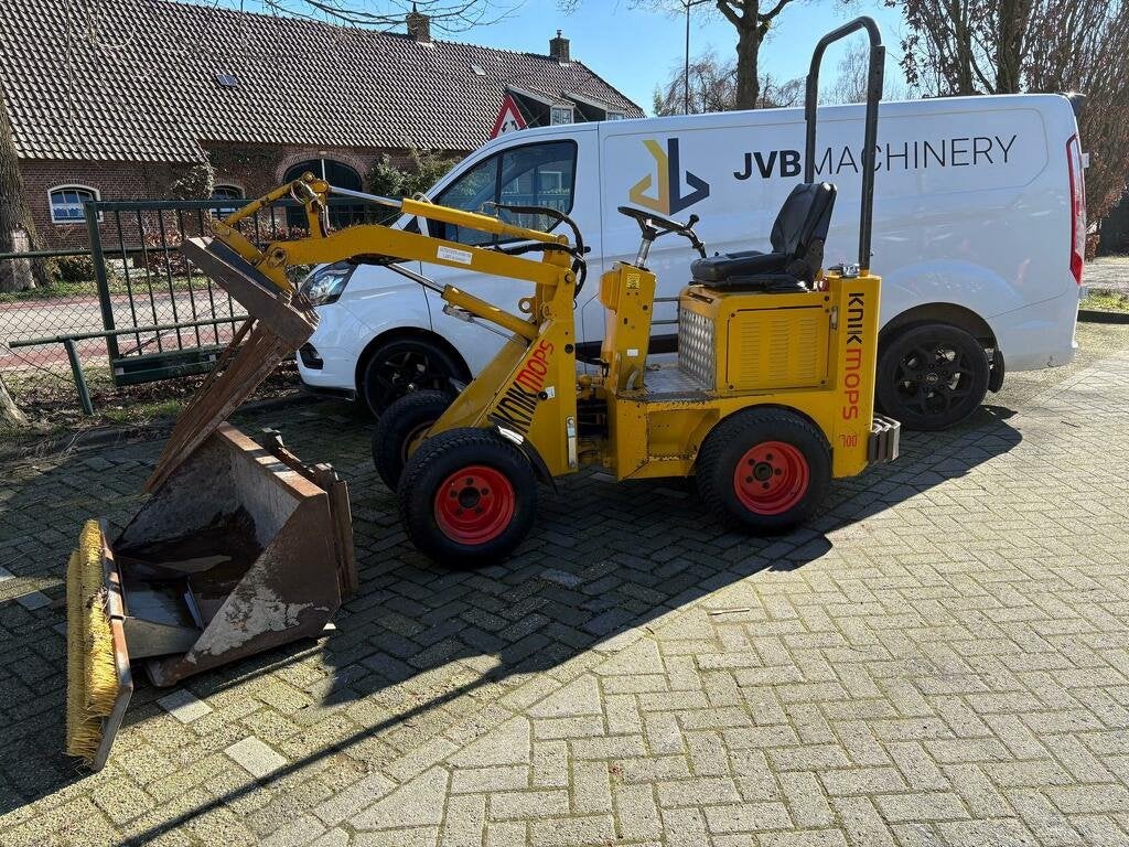 Knikmops 100 met diverse aanbouwdelen, Wiellader of Shovel
