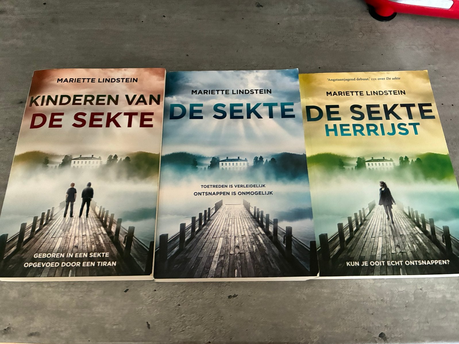 De Sekte Trilogie - Mariette Lindstein (3 delen), Ophalen of Verzenden, Gelezen, Nederland