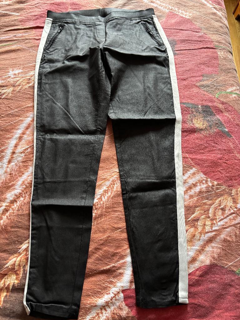 Norah zwarte broek mt 40, Kleding | Dames, Broeken en Pantalons, Gedragen, Maat 38/40 (M), Zwart, Lang, Ophalen of Verzenden
