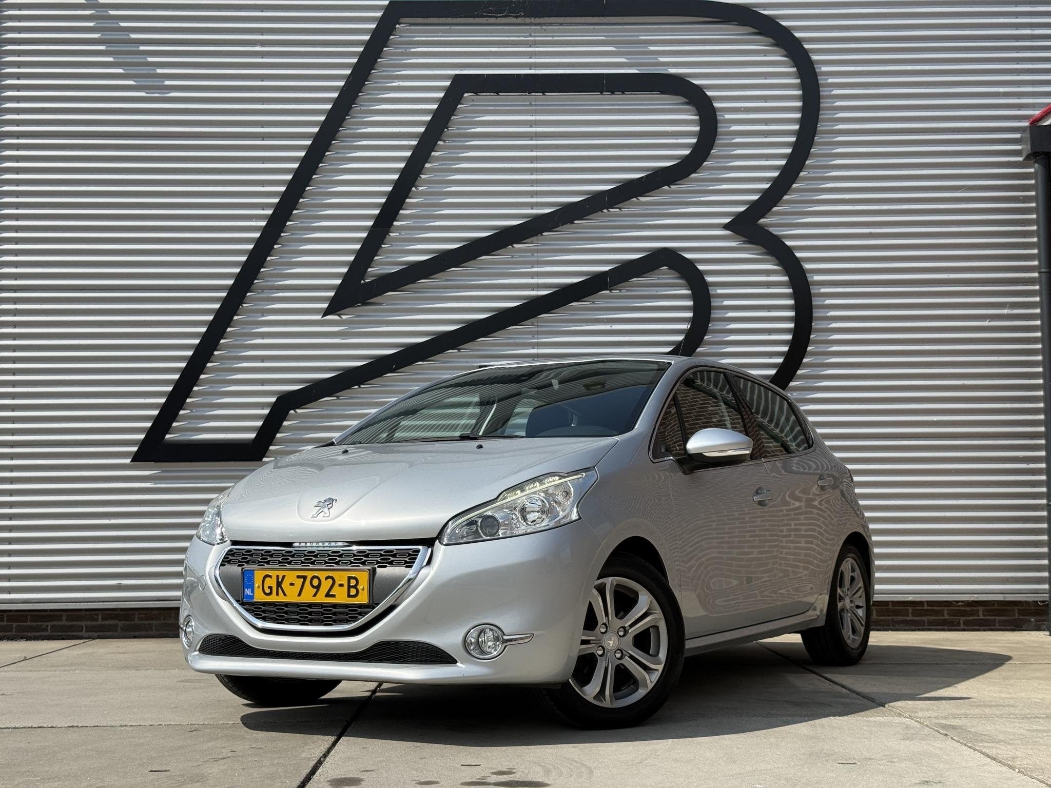 Peugeot 208 1.2 VTi Allure 2e Eigenaar|Clima|Cruise|PDC|Elek, Voorwielaandrijving, Euro 5, Stof, Gebruikt