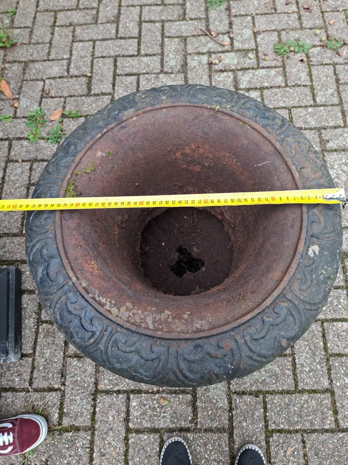 Twee gietijzeren plantenbakken - 70 cm hoog, 48 cm diameter, Ophalen, Rond, 60 cm of meer, Metaal