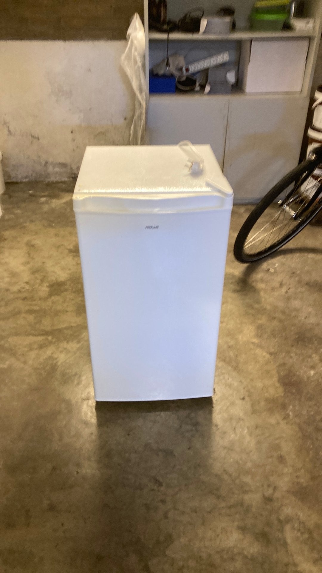 Proline kompakte koelkast, Witgoed en Apparatuur, Koelkasten en IJskasten, Ophalen, Met vriesvak, Minder dan 45 cm, Minder dan 85 cm