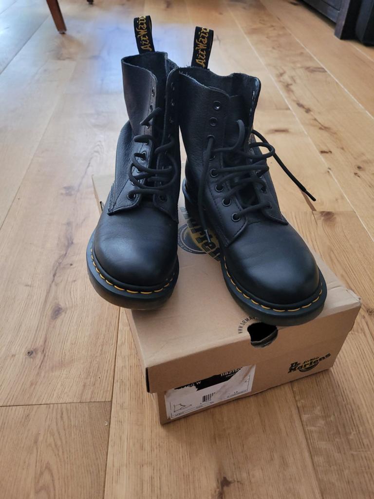 Dr martens Pascal maat 39 nieuw, Kleding | Dames, Schoenen, Hoge laarzen, Zwart, Nieuw, Ophalen of Verzenden