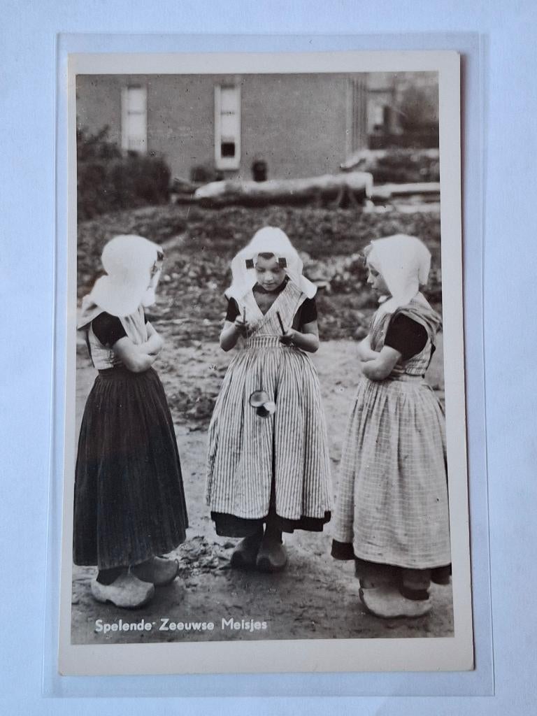 Spelende Zeeuwse meisjes zuid beveland, Verzenden, 1920 tot 1940, Ongelopen, Zeeland