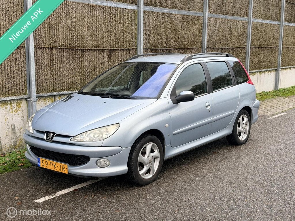 Peugeot 206 SW 1.6-16V Griffe NAP/APK/TREKHAAK, Auto's, Peugeot, Voorwielaandrijving, 15 km/l, 4 cilinders, Handgeschakeld