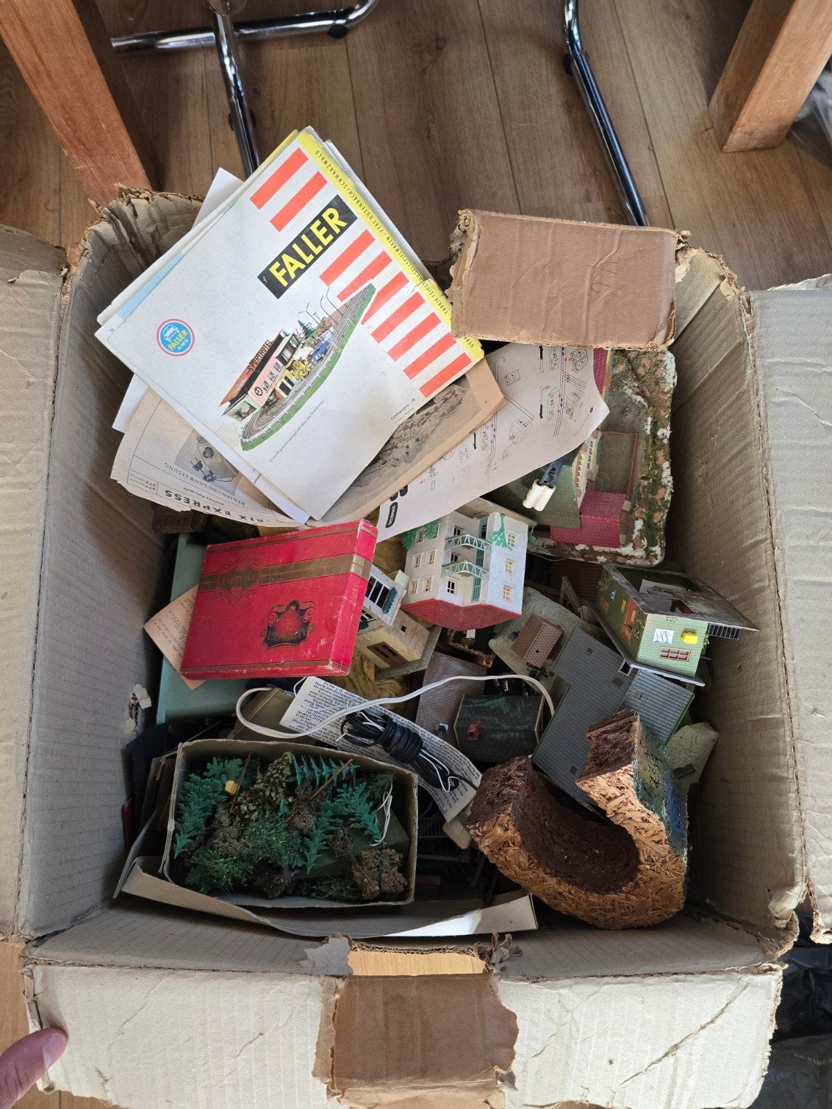 Partij oude modelbouw / modelspoor huisjes – o.a. Faller, Gebruikt, Gelijkstroom of Wisselstroom, Overige typen, Ophalen
