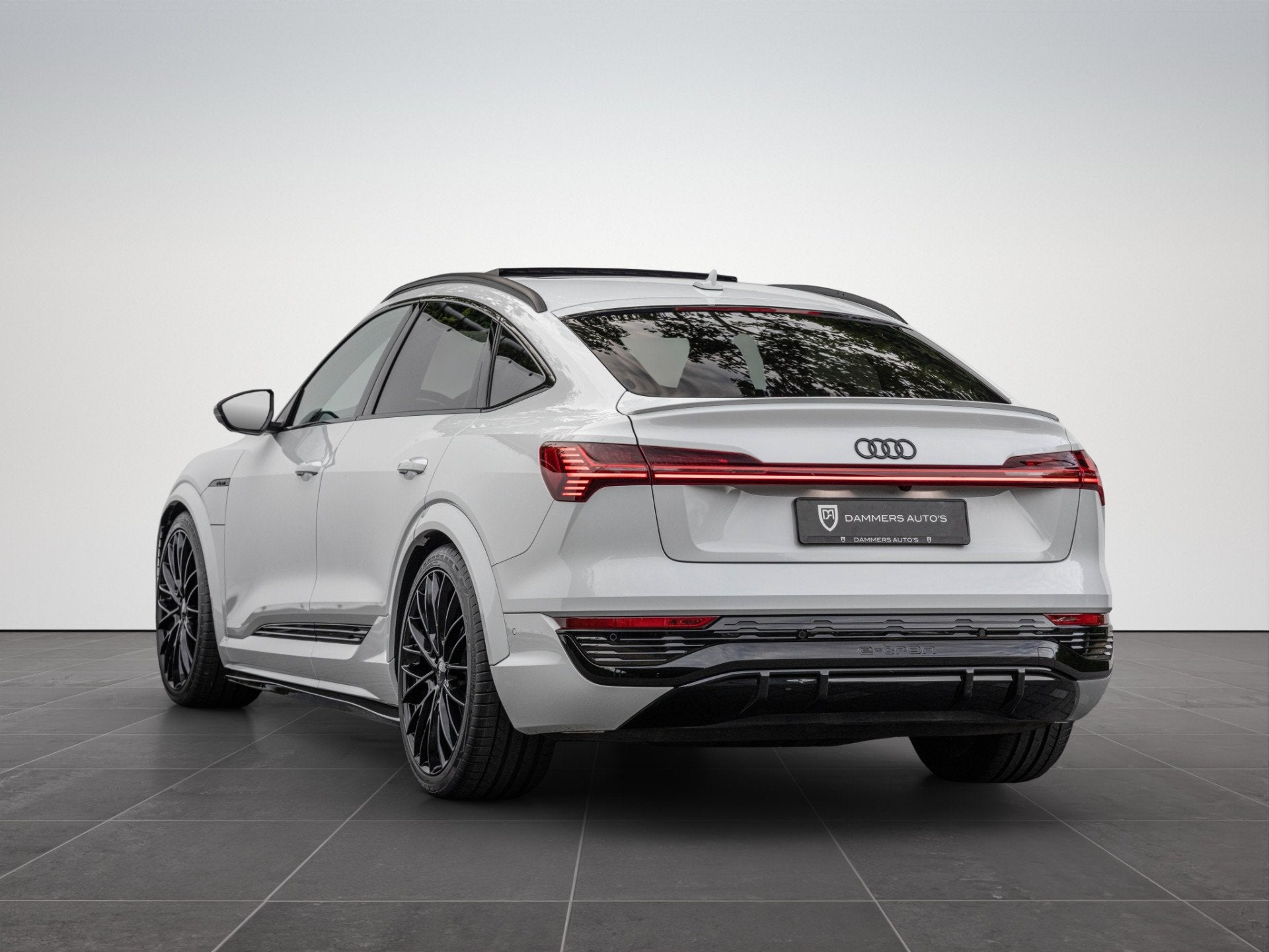 Audi Q8 Sportback e-tron SQ8 503pk Quattro 115 kWh Pano S-st, Automaat, Dealer onderhouden, 2625 kg, Gebruikt