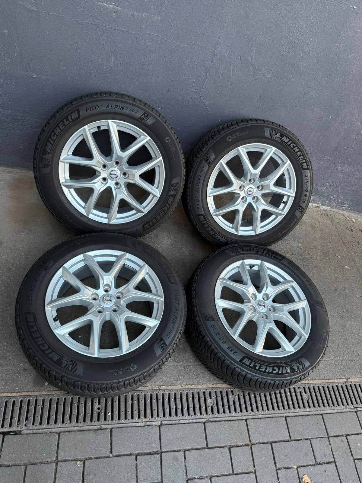 Volvo XC60 18” originele velgen met Michelin winterbanden, Auto-onderdelen, Ophalen, 18 inch, Banden en Velgen, Nieuw