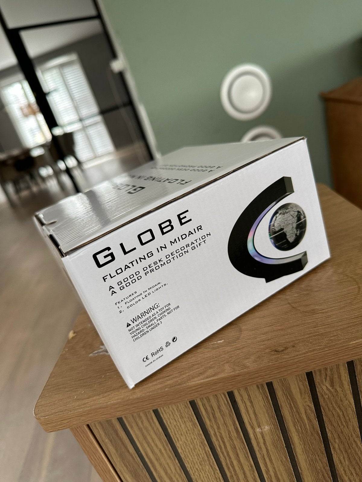C Shape Zwevende Wereldbol met LED Verlichting Zwart, Meerkleurig, Nieuw, Kunststof, Ophalen of Verzenden