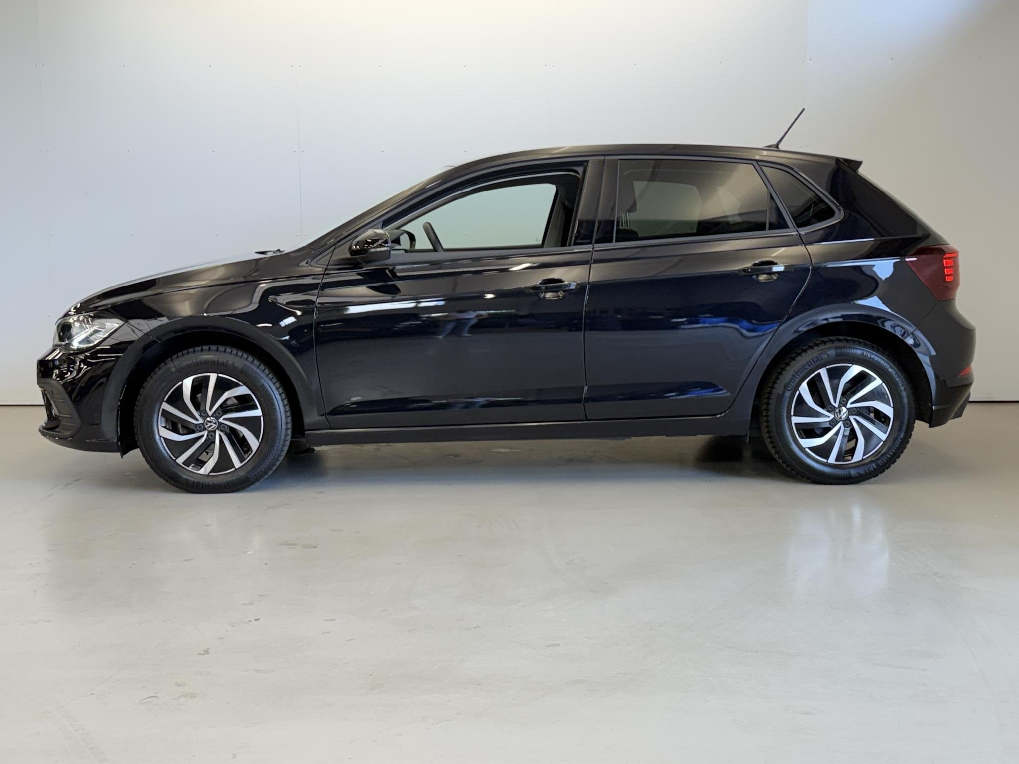 Volkswagen Polo 1.0 TSI Life Edition | Keyless | Stoelverwar, 12 maanden, Stof, Lichtsensor, Zwart