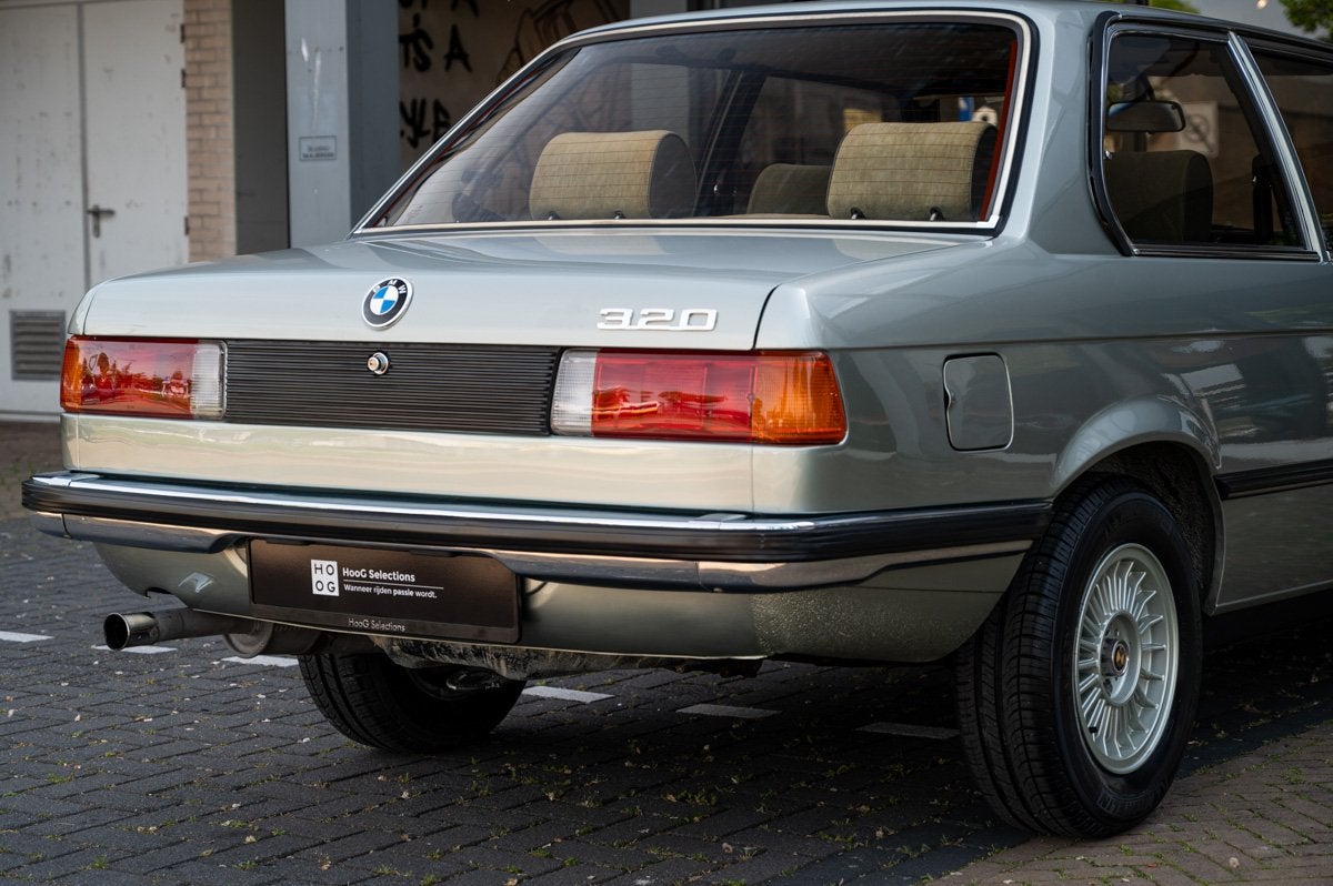 BMW 3-serie 320 E21 Edition E (bj 1982), Auto's, Gebruikt, Overige kleuren, 4 stoelen, 122 pk