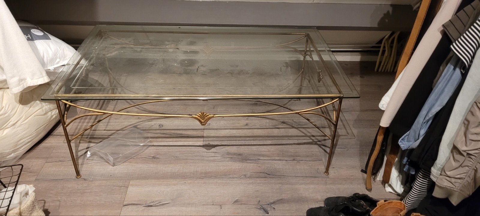 Gouden salontafel met glazen blad, Gebruikt, Onbekend@voorbeeld.com, 100 tot 150 cm, Onbekend