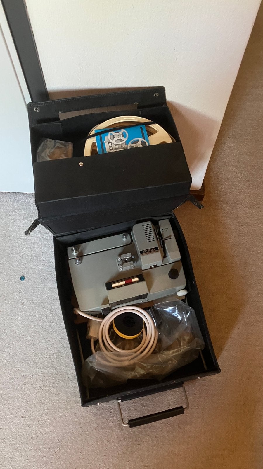 Vintage Rus Super 8/8mm Filmprojector in koffer, Verzamelen, Ophalen, 1960 tot 1980, Projector