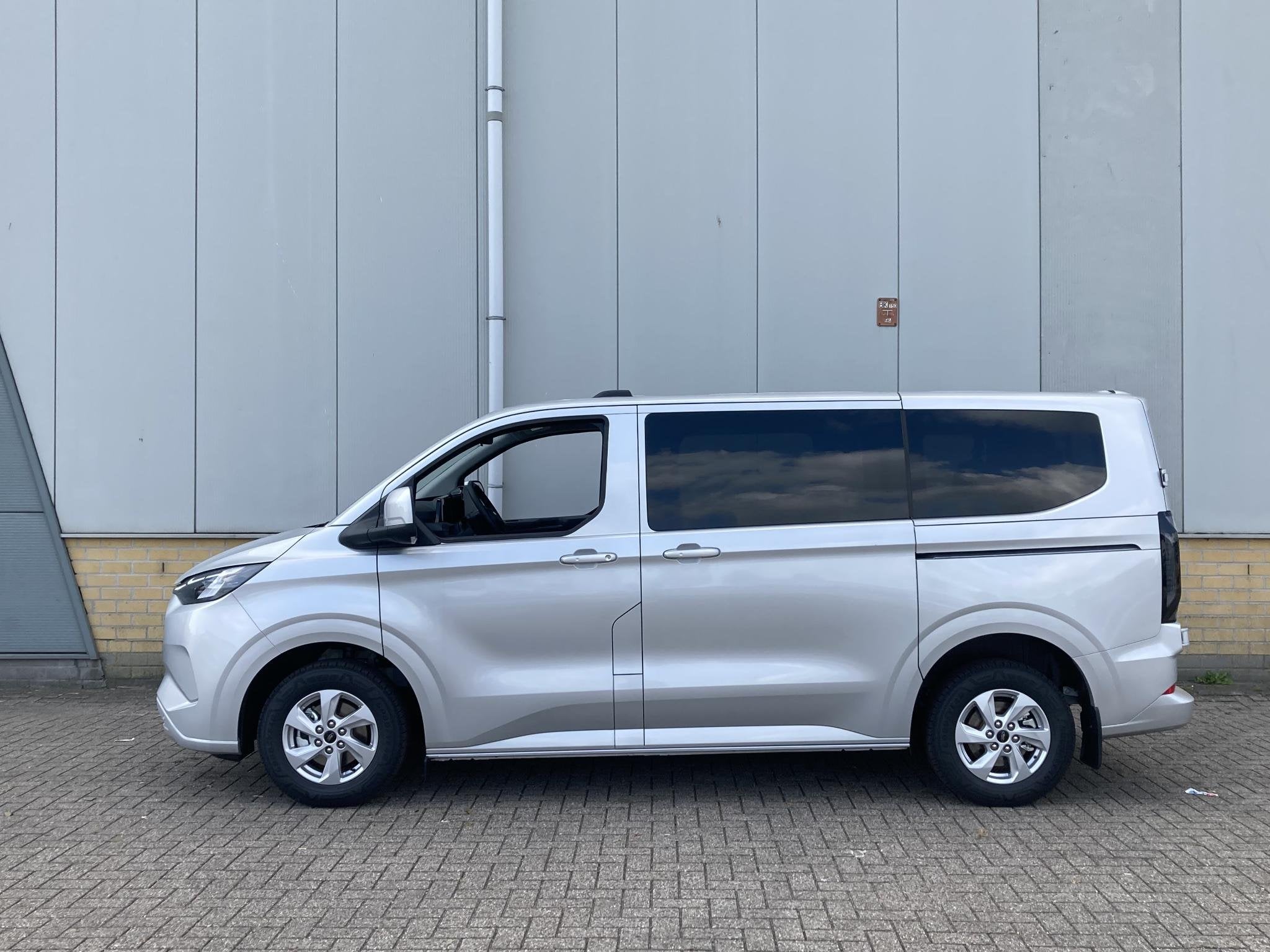 Ford Transit Custom 340 2.5 PHEV L1H1 Limited Kombi 8-pers V, Plug-in hybride, Bedrijf, Nieuw, Hybride Elektrisch/Benzine