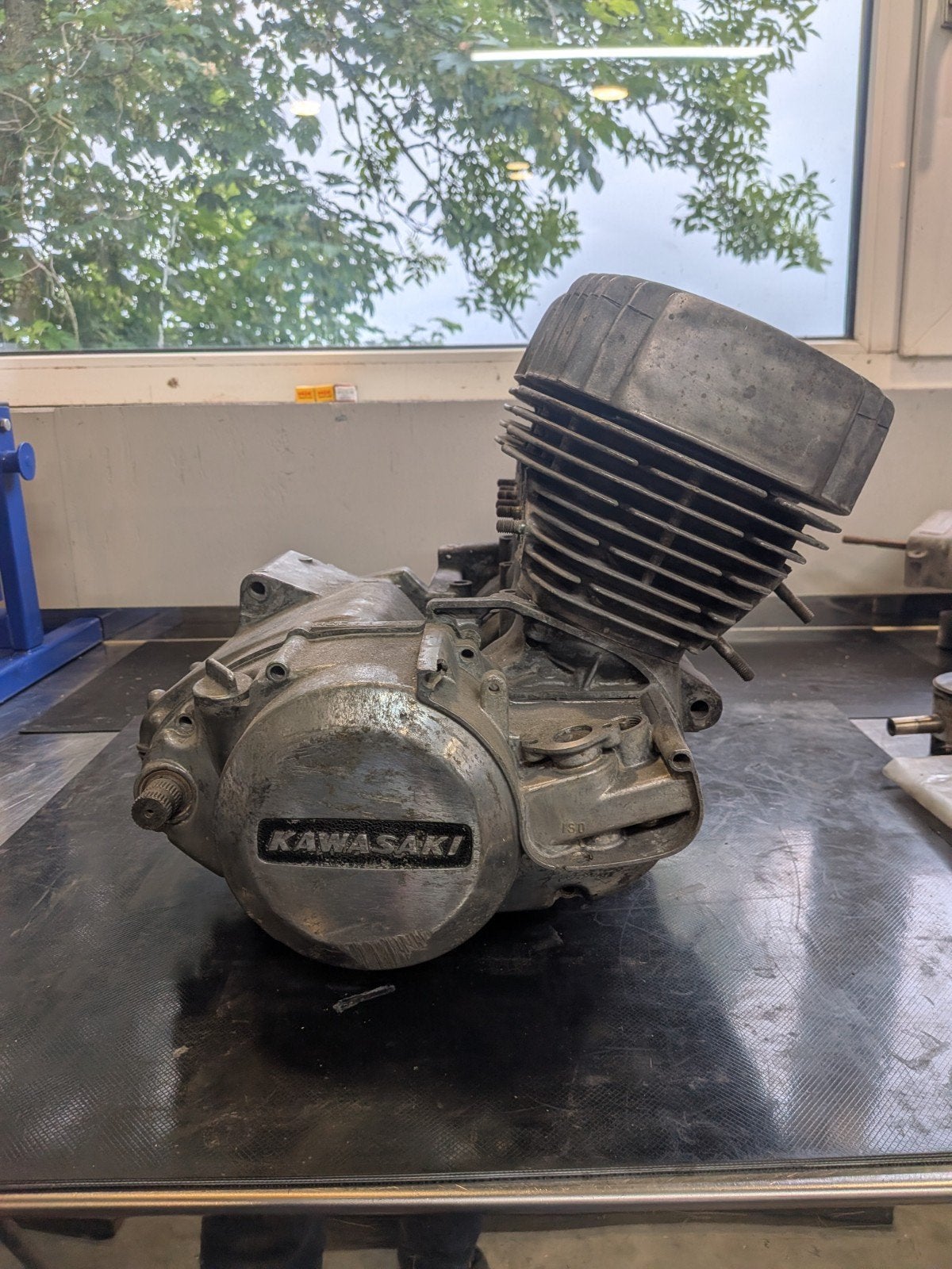 Motorblok H2 750 triple, Ophalen