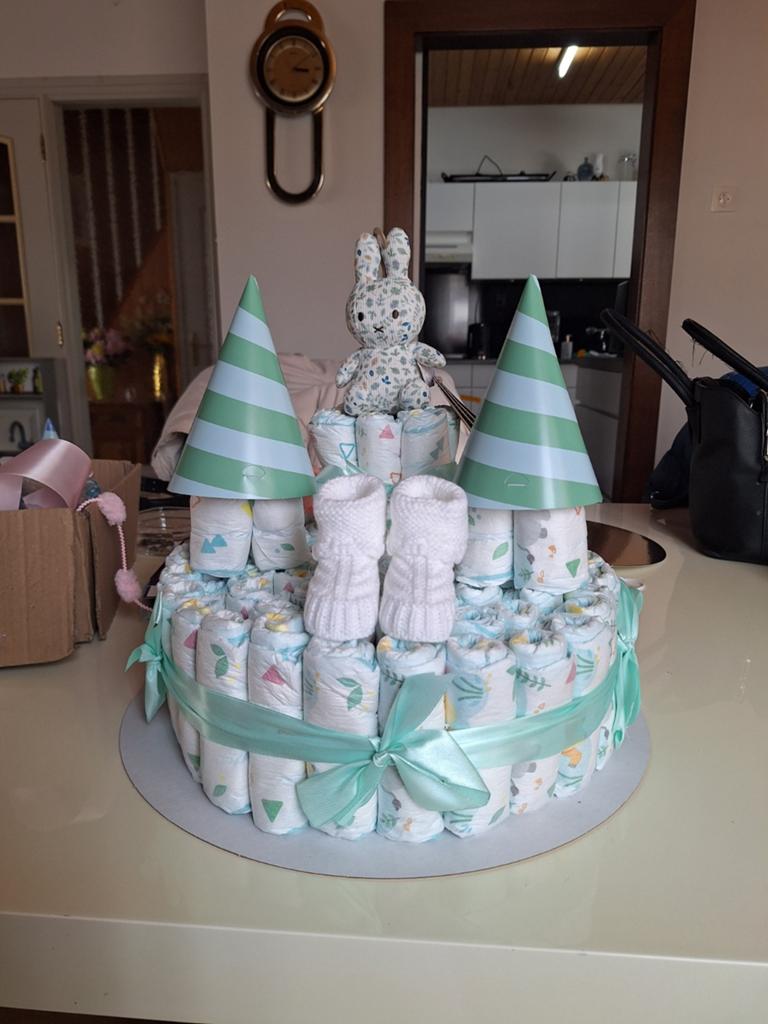 Unieke Luiertaart Kasteel met Nijntje en Babyslofjes, Ophalen of Verzenden, Nieuw, Kraamcadeau