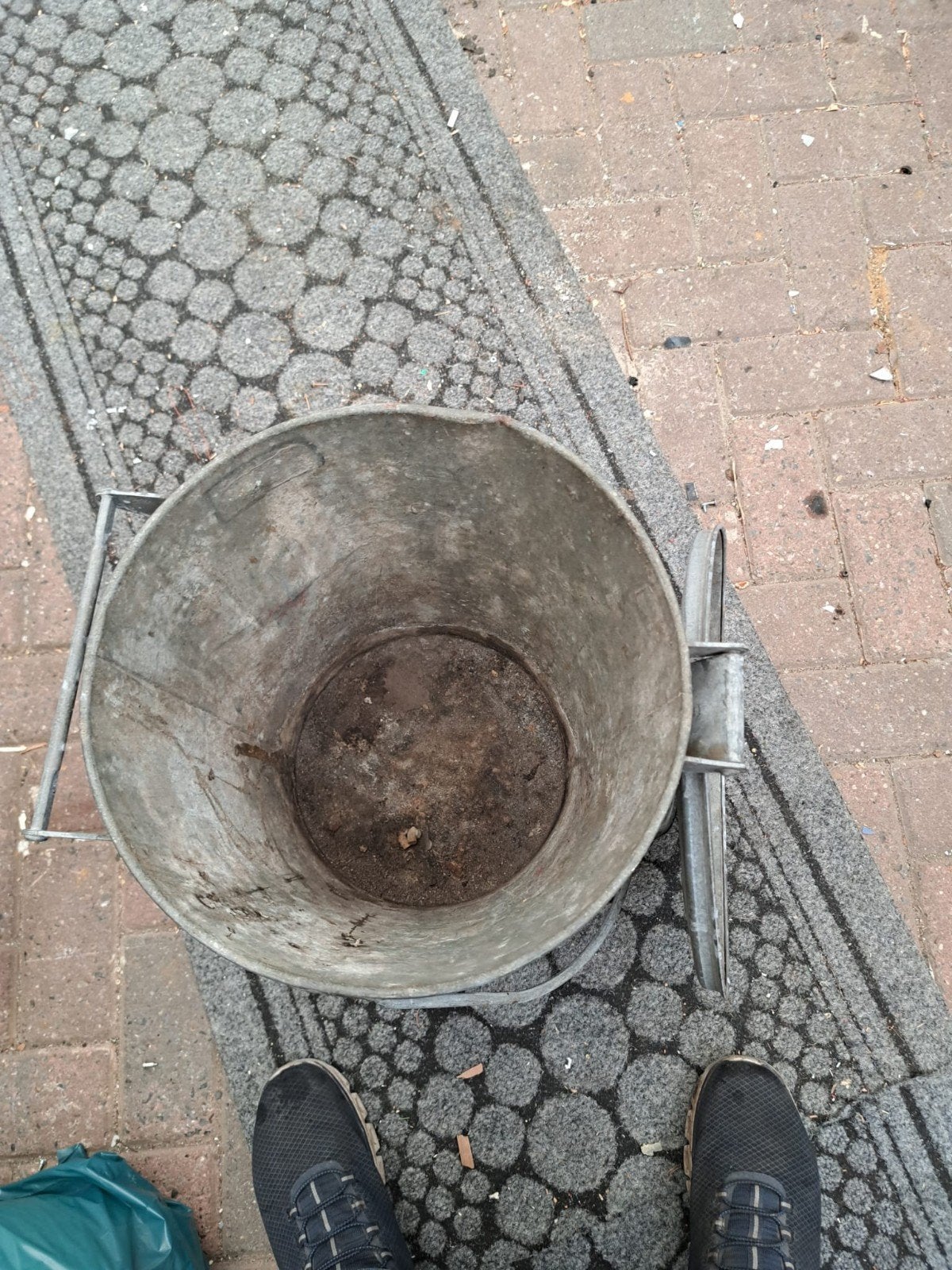 Vuilnis bak Tilburg 147251, Tuin en Terras, Bloembakken en Plantenbakken, Ophalen