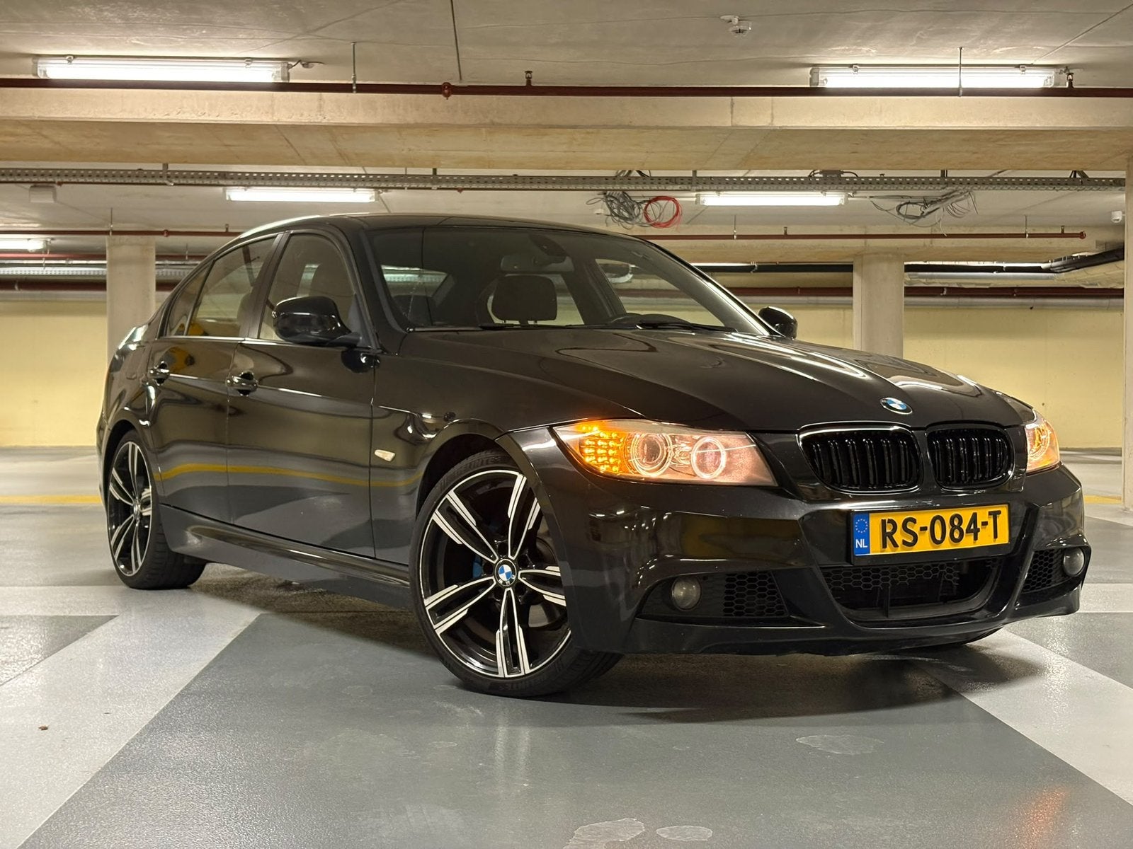 BMW 3-Serie 2.0 I 318 2010 Zwart, Auto's, Achterwielaandrijving, Zwart, Handgeschakeld, Particulier