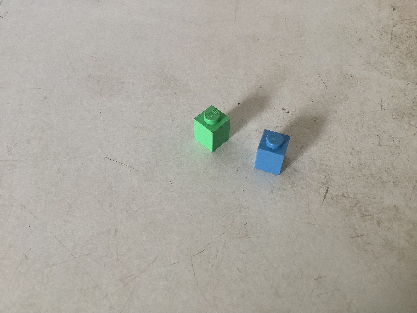 Lego steen 1x1 midden blauw en licht groen, Ophalen of Verzenden, Gebruikt, Losse stenen, Lego