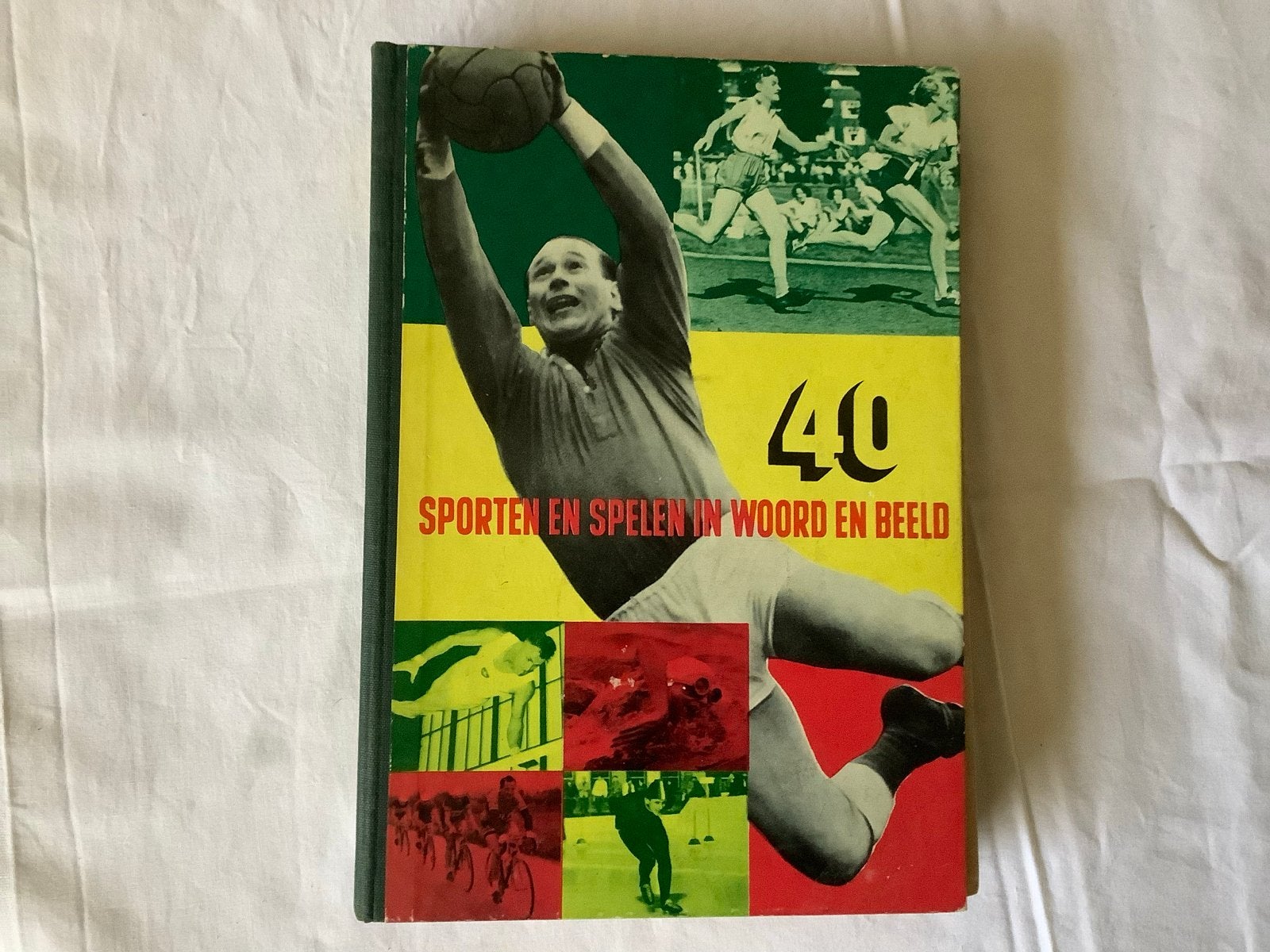 40 Sporten en Spelen in Woord en Beeld - Vintage Boek Remia, Ophalen of Verzenden, Gelezen, Overige sporten