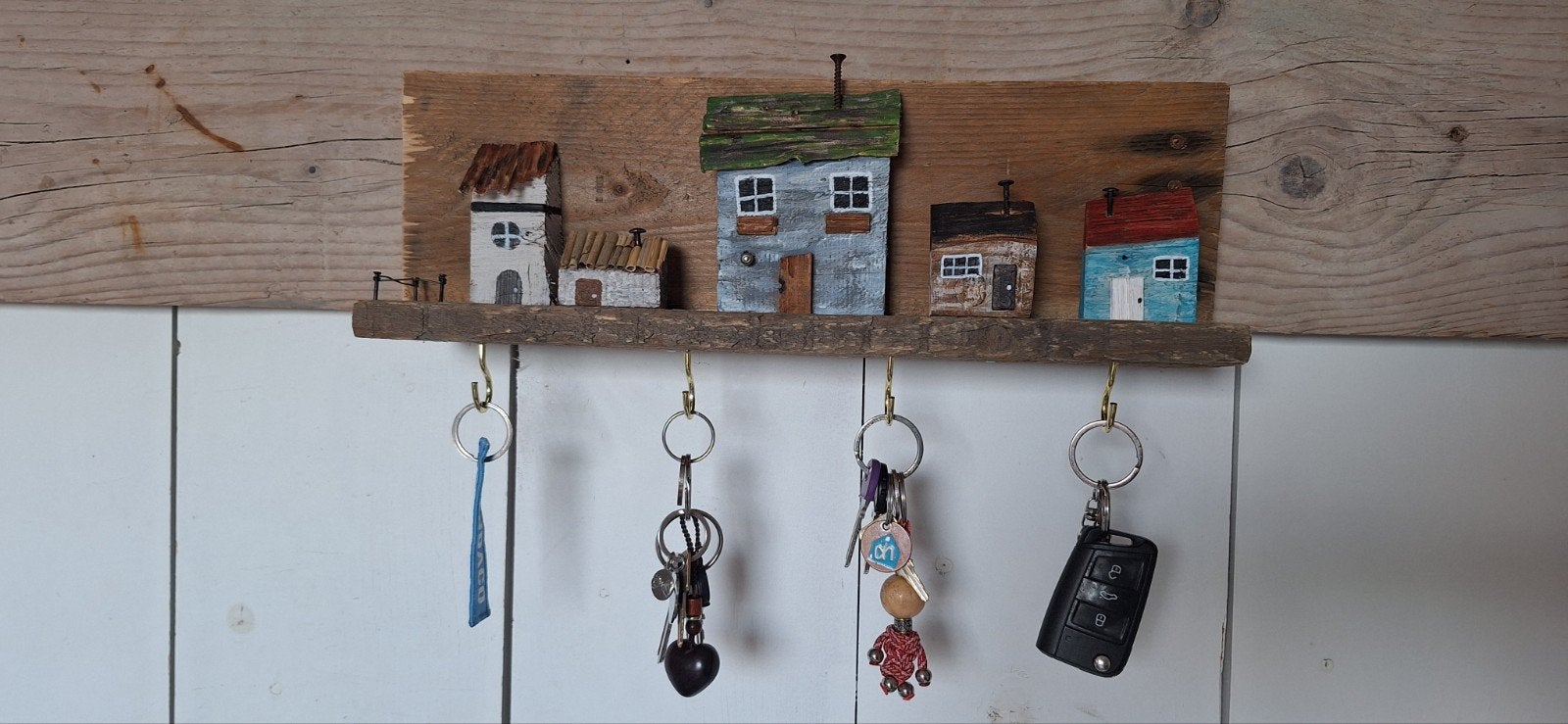 Handgemaakt houten sleutelrekje., Ophalen of Verzenden, Gebruikt, Natuurlijk materiaal, Gebouwen