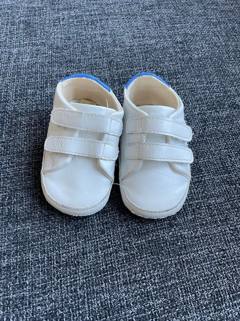 Witte babyschoentjes met blauwe accenten, Kinderen en Baby's, Babykleding | Schoentjes en Sokjes, Ophalen of Verzenden, Zo goed als nieuw
