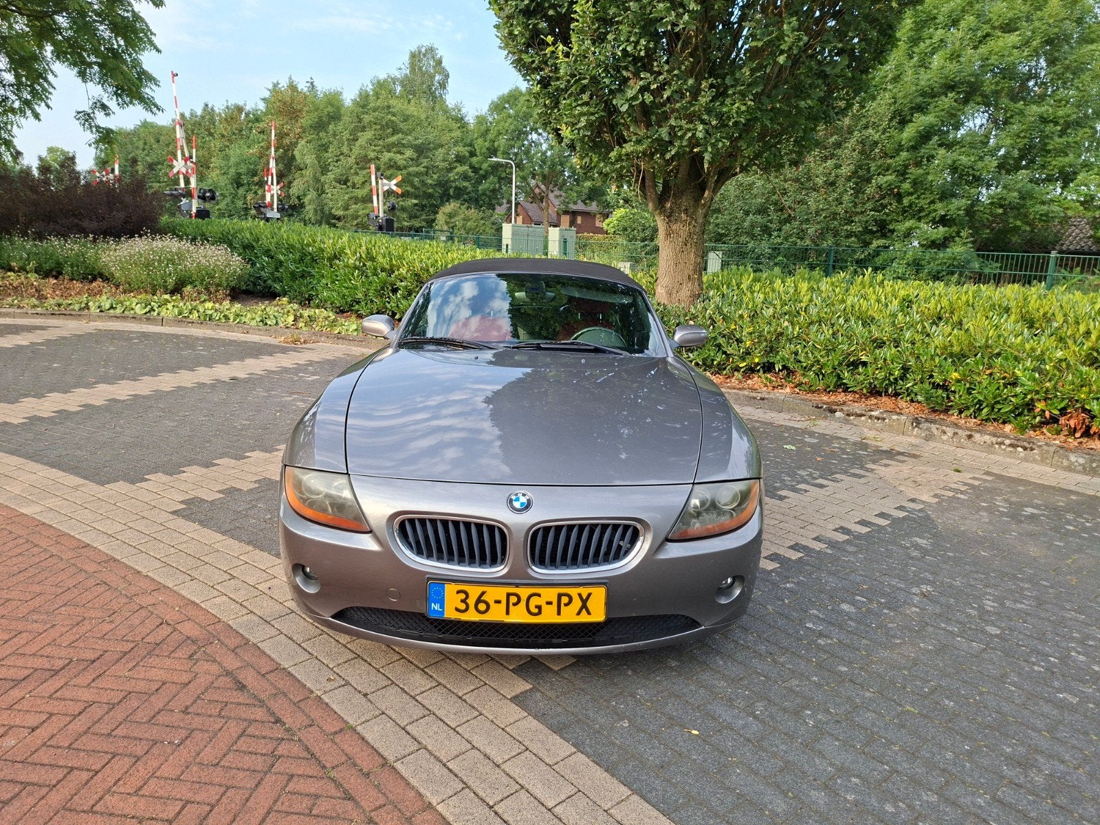BMW Z4 2.2 I Roadster AUT 2004 Grijs, Auto's, BMW, Achterwielaandrijving, Cabriolet, 170 pk, Zilver of Grijs