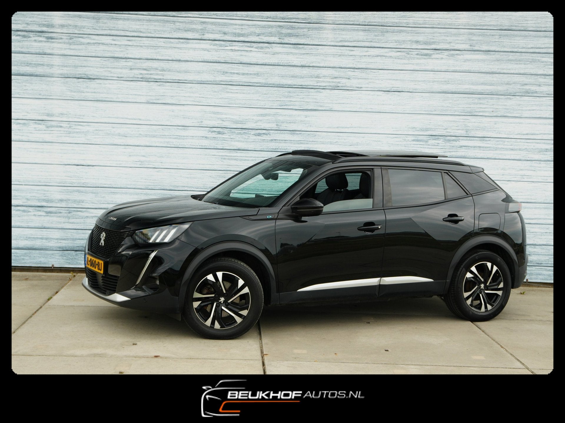Peugeot E-2008 EV GT-Line 50 kWh Pano Carplay Cam Soh91.7%, Auto's, 136 pk, Gebruikt, Zwart, 1523 kg