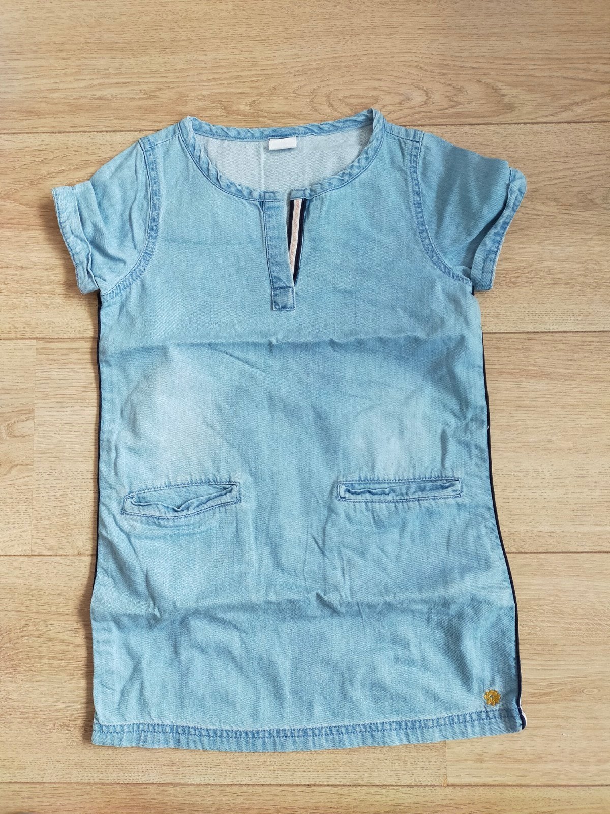 Izgs! Leuk denim jurkje met zakken van Hema! Mt 110/116, Kinderen en Baby's, Kinderkleding | Maat 110, Gebruikt, Meisje, Ophalen of Verzenden