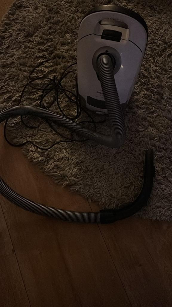 Miele stofzuiger wit met een defect, Witgoed en Apparatuur, Stofzuigers, Stofzak, Overige typen, Geschikt voor harde vloeren, Ophalen of Verzenden